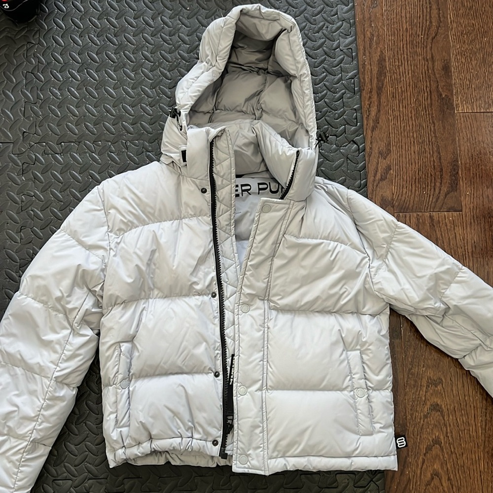 Aritzia Super Puff Shorty